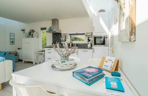 Westenschouwen House | Beautiful light and spacious chalet with 'Beachstyle' furnishing.