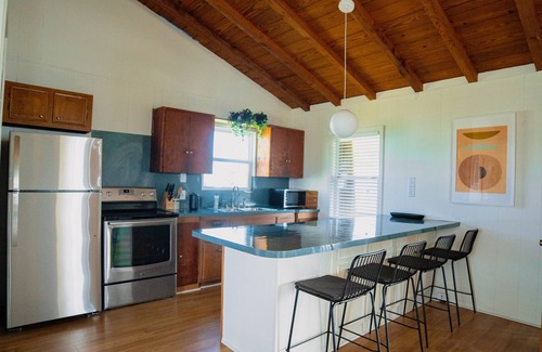 Galveston House | beautiful little Beach Baby- walking to the beach or bay
