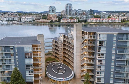 Inner Harbour Condo | Beautiful location in Victoria Harbour. Full amenities!