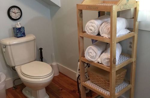 Ludington Cabin | Beautiful Lodge-sleeps 16-wrap around porch-Lake Michigan, Pentwater, Ludington