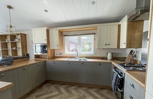 Hunstanton Cabin | Beautiful lodge with decking in Hunstanton at Manor Park ref 23023W