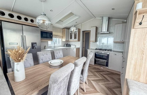 Hopton House | Beautiful lodge with full sea views at Broadland Sands in Suffolk ref 20235BS
