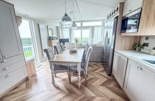 Hopton House | Beautiful lodge with full sea views at Broadland Sands in Suffolk ref 20235BS