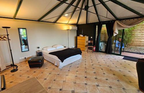 Meulan-en-Yvelines Apartment | Beautiful loft for 2 with lovely terrace in a quiet location