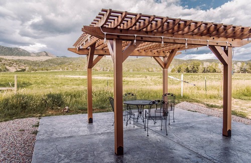 Montrose Cabin | Beautiful log cabin 7 miles from Black Canyon National Park