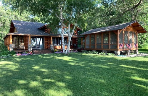 Grenville Cabin | Beautiful Log Cabin at Pickerel Lake South Dakota