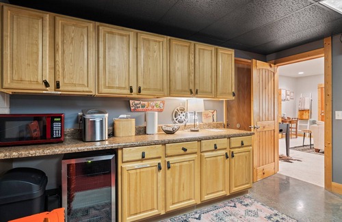 Lake Lure Cabin | Beautiful Log cabin nestled in the mountains of Lake Lure