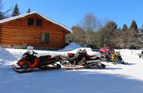 Shingleton Cabin | BEAUTIFUL Log Cabin Retreat * Outdoor Activities * Snowmobile * Hike * ATV *
