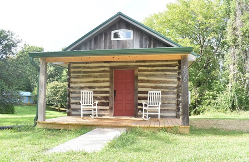 Mount Airy Cabin | Beautiful Log Cabin in Rural Mount Airy
