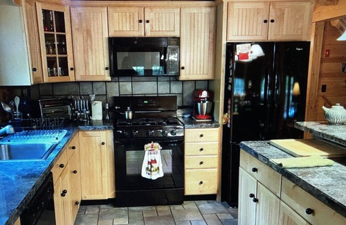 New Paltz Cabin | BEAUTIFUL LOG CABIN