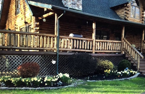 New Paltz Cabin | BEAUTIFUL LOG CABIN