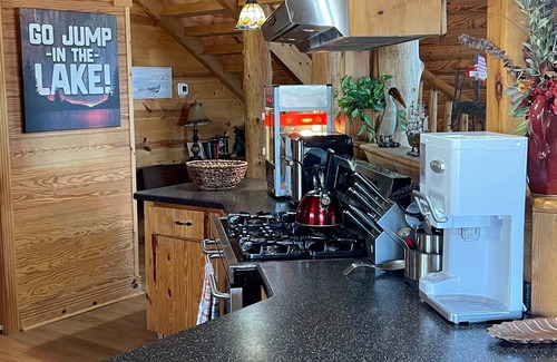 Hollands Landing House | Beautiful Log Cabin on Lake Murray