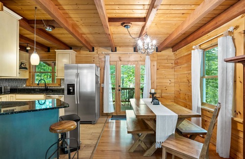 Massanutten Cabin | Beautiful LOG HOME-Poker & Pool Table, Xbox, nFirepit,Jacuzzi tub,Week Specials!