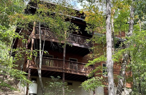 Massanutten Cabin | Beautiful LOG HOME-Poker & Pool Table, Xbox, nFirepit,Jacuzzi tub,Week Specials!