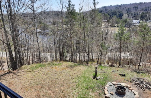 Weslemkoon Cottage | Beautiful log home + 1000 sq foot bunkie. 7 BEDS!
