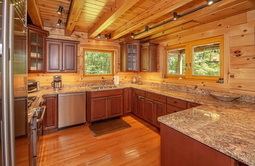 West Dover Cabin | Beautiful log home close to Mt. Snow with hot tub and sauna.