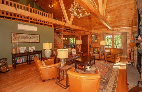 West Dover Cabin | Beautiful log home close to Mt. Snow with hot tub and sauna.