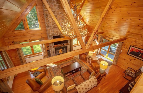 West Dover Cabin | Beautiful log home close to Mt. Snow with hot tub and sauna.