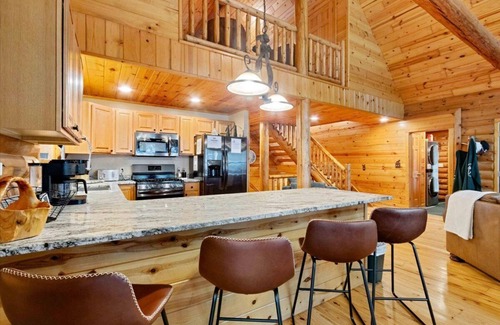 Big Bay House | BEAUTIFUL LOG HOME ON THE WESTERN SHORES OF LAKE PETENWELL