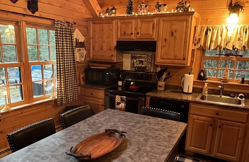 Eidelweiss Village Cabin | BEAUTIFUL LOG HOME!! Some pets ok with owners approval!