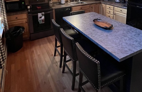 Eidelweiss Village Cabin | BEAUTIFUL LOG HOME!! Some pets ok with owners approval!