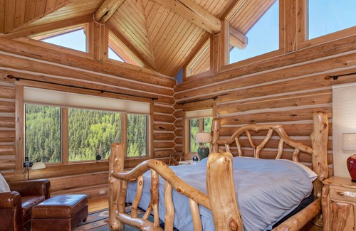 Basalt House | Beautiful Log Home w/Fireplace, Mtn & Lake Views, Soaking Tub, Decks, DISCOUNTED