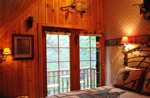 Charlevoix Bed & Breakfast | Beautiful, log home with 6 individual rooms to choose from.