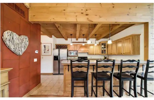 Onekama House | Beautiful Log Lodge Retreat near Beach, Dunes, Golf
