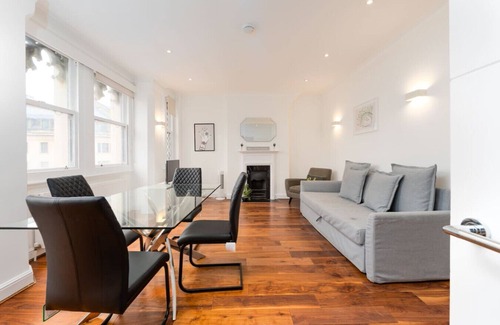 Castle Baynard Apartment | Beautiful London Flat (FS3)