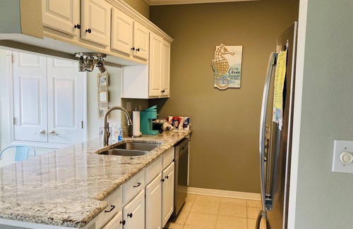 Long Beach Condo | Beautiful Long Beach Condo with Ocean View!