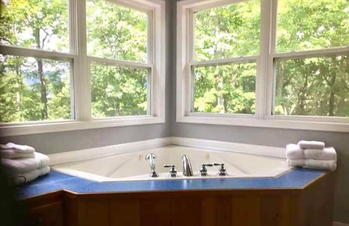 Andrews Cabin | Beautiful Long Range Views in the Smokey Mountains