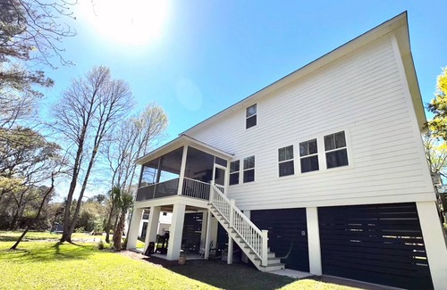 Mount Pleasant House | Beautiful luxurious executive home located eight minutes from beach and golf.