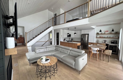 Central Okanagan Cottage | Beautiful, luxurious, brand new with lake view cottage. Best location in La Casa