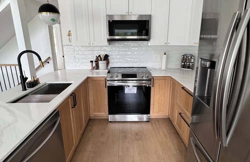 Central Okanagan Cottage | Beautiful, luxurious, brand new with lake view cottage. Best location in La Casa