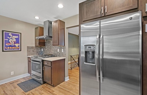 Barths House | Beautiful Luxury 4 Bed 2 Bath w/Huge Yard and Hot Tub