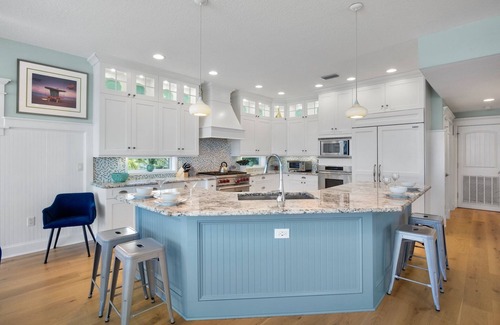 Ilexhurst House | Beautiful luxury home! Pool, rooftop deck, steps from the beach!