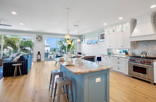 Ilexhurst House | Beautiful luxury home! Pool, rooftop deck, steps from the beach!
