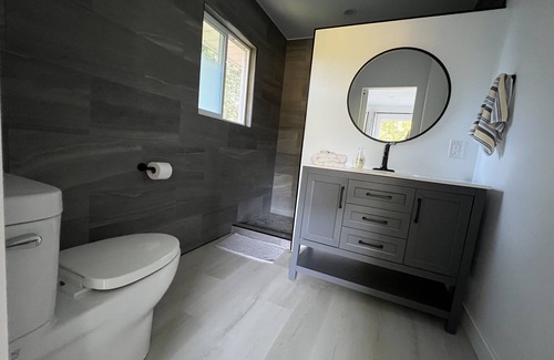Port Alberni House | Beautiful Master Bedroom ensuite with private balcony
