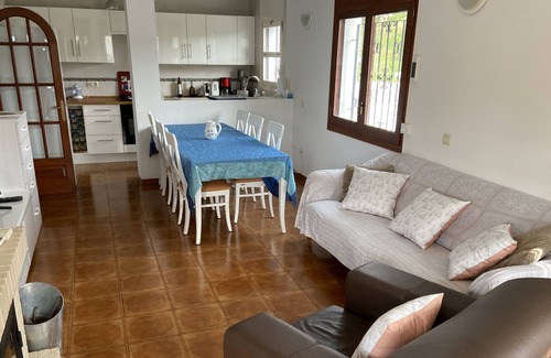 Llanca House | BEAUTIFUL MEDITERRANEAN VILLA - GRIFEU LLANCA BEACH - GARDEN AIR CONDITIONING WIFI