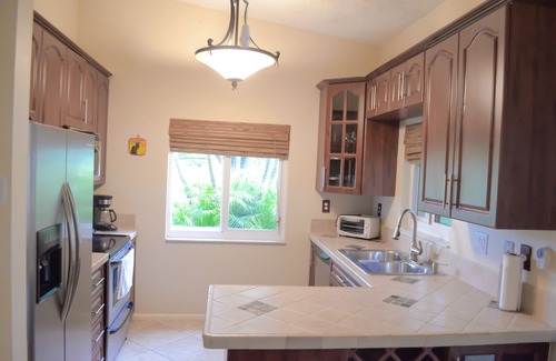 Ludlam House | Beautiful Miami Lakehouse For Families RH 3 Beds/2 Baths/Sleeps 4