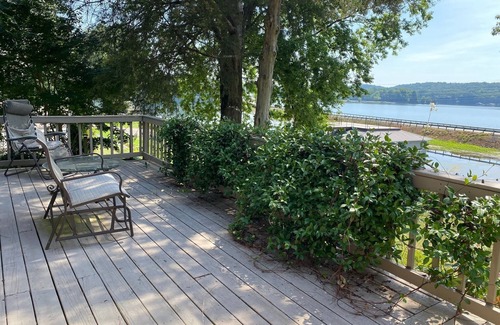 Scottsboro House | Beautiful Mid-Lake Waterfront Home ~ Pets ~ Dock