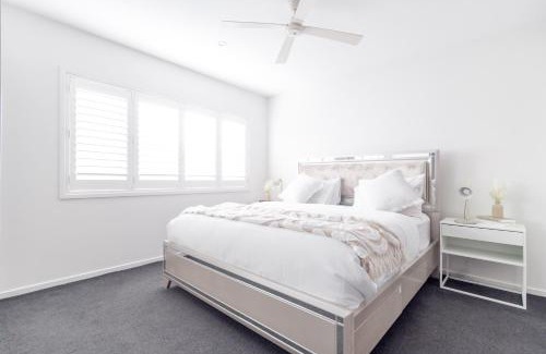 Ascot Apartment | Beautiful Modern 3 Bedroom Family Suite Sleeps 6