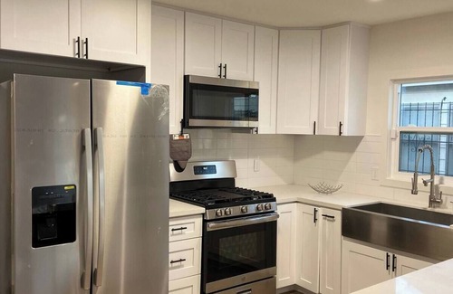 Los Angeles House | Beautiful Modern 3-bedroom house in phenomenal Los Angeles - Hyde Park with AC