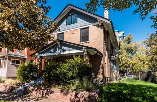 Speer Apartment | Beautiful Modern Apartment in Central Denver