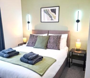 Lincoln House | Beautiful, Modern Bright House With Parking, Fast WiFi, Sleeps 5