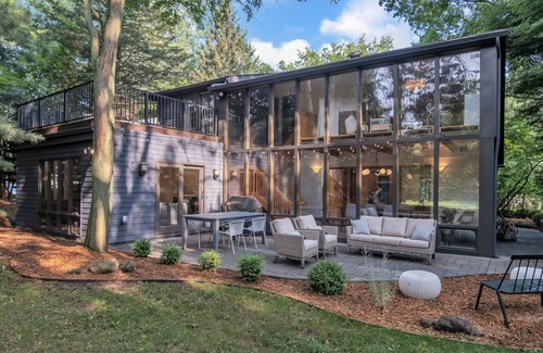 Ann Arbor Other | Beautiful Modern Farmhouse Nestled in the Ann Arbor Woods