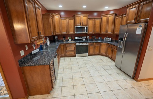 Flagstaff House | Beautiful Modern Home under the Ponderosa Pines - AC - Hot Tub - Fast Wifi