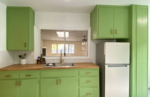 Lennox House | Beautiful modern home minutes from LAX and 15 minutes to most LA attractions