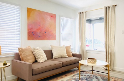 Lennox House | Beautiful modern home minutes from LAX and 15 minutes to most LA attractions