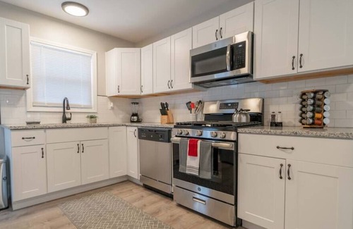 Hobart House | Beautiful Modern Home with Space to Entertain!